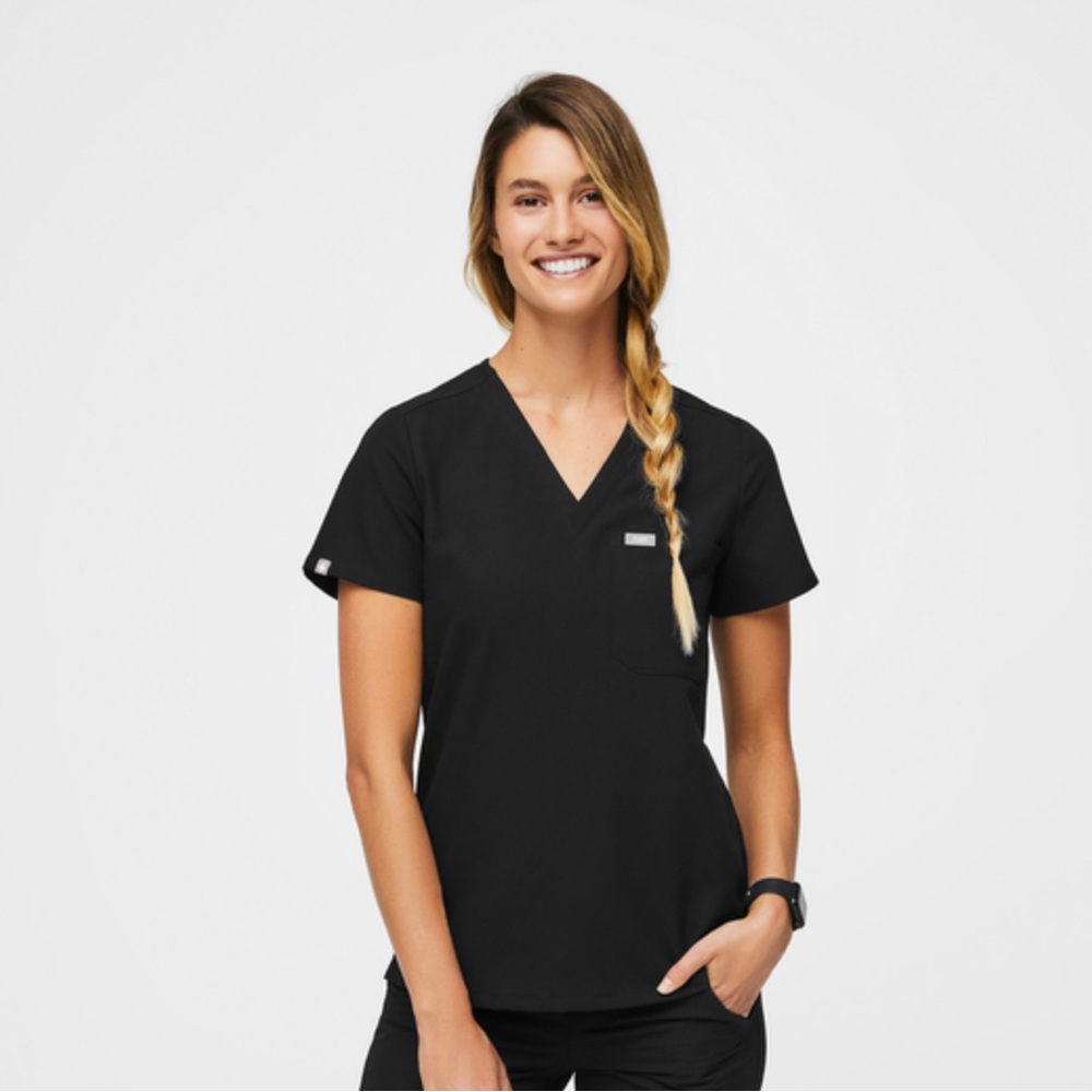 FIGS One-Pocket Scrub Top